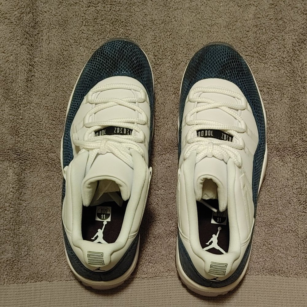 Air Jordan 11 Retro low 'Navy Snakeskin'